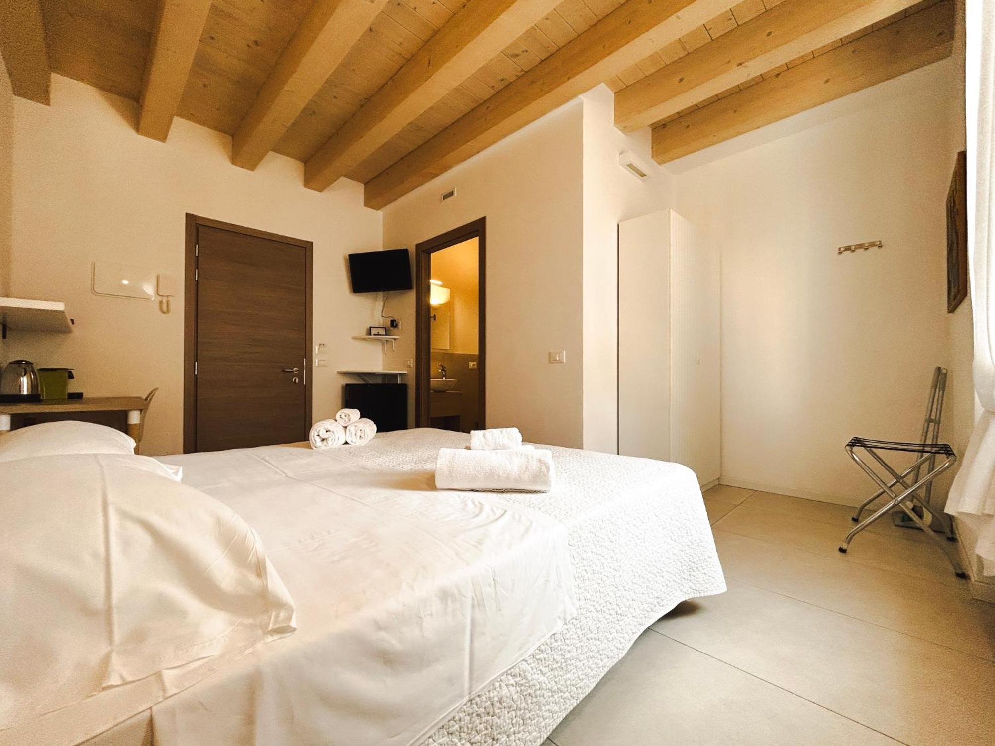 Via Poma Rooms فيرونا المظهر الخارجي الصورة